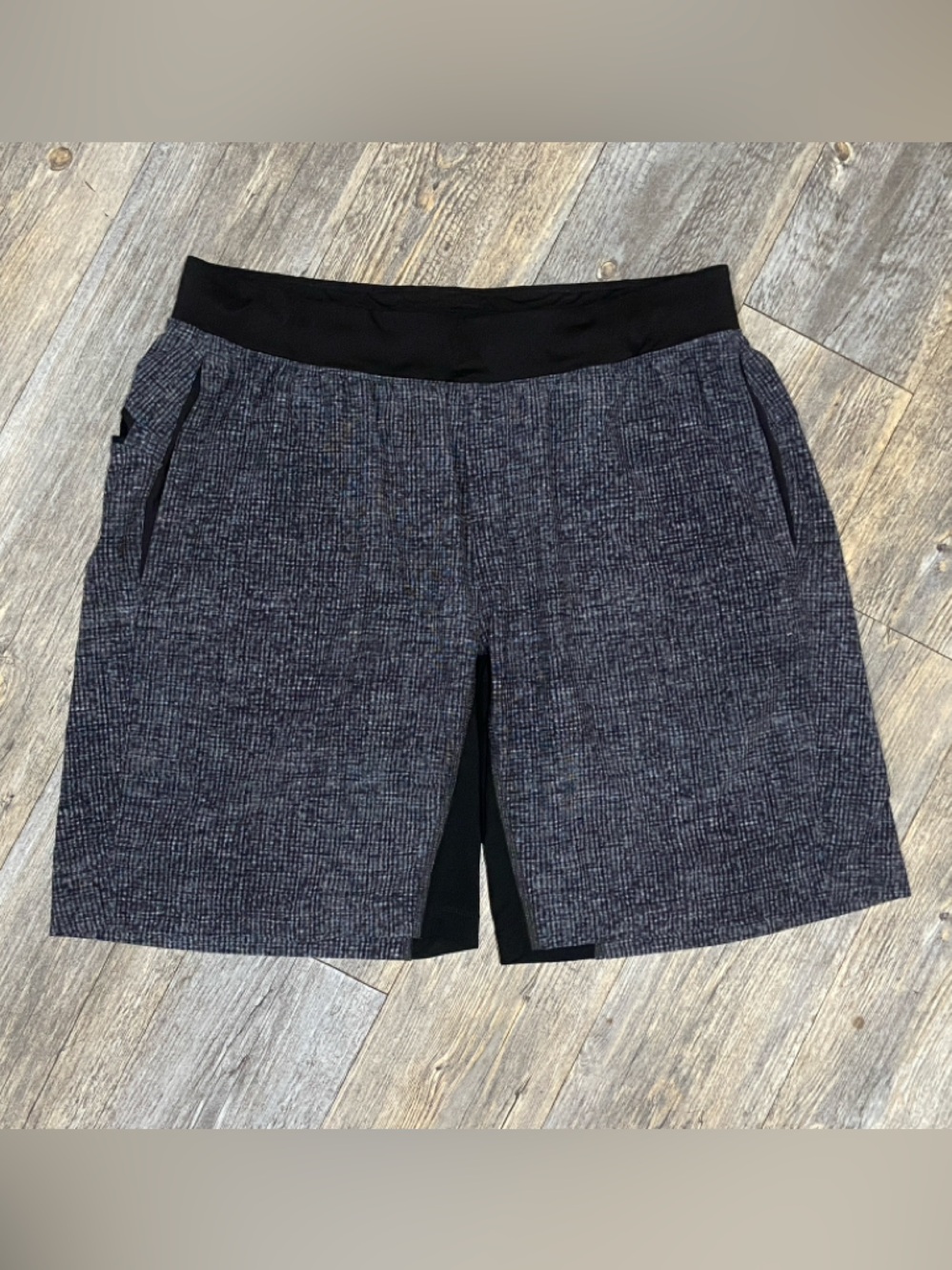 lululemon athletica Men's Heathered Navy Athletic Shorts with Black Waistband